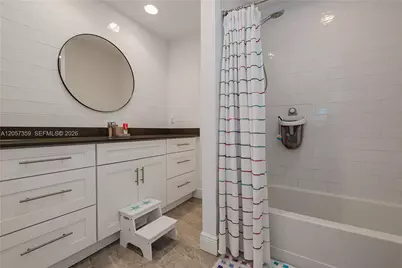 1066 NE 35th St, Oakland Park, FL 33334 - Photo 18