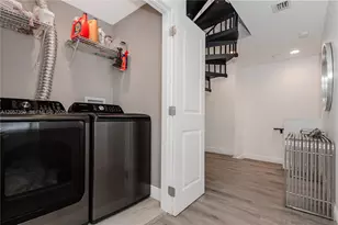 1066 NE 35th St, Oakland Park, FL 33334 - Photo 28