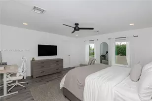 1066 NE 35th St, Oakland Park, FL 33334 - Photo 20