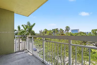 816 NW 11th St #402, Miami, FL 33136 - Photo 4