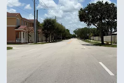 10852 SW 240th St, Homestead, FL 33032 - Photo 4