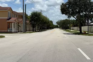 10852 SW 240th St, Homestead, FL 33032 - Photo 4