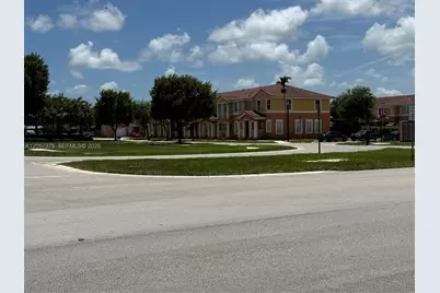 10852 SW 240th St, Homestead, FL 33032 - Photo 2