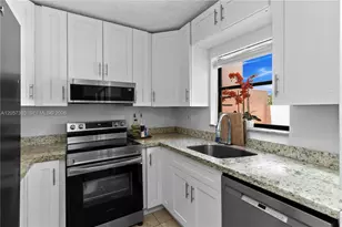 443 NW 97th Pl, Miami, FL 33172 - Photo 4