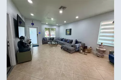 2021 SE 15th St, Homestead, FL 33035 - Photo 4