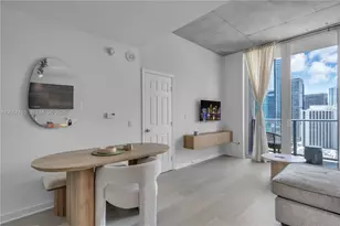 151 SE 1st St, Miami, FL 33131 - Photo 8