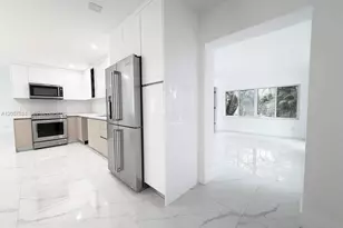 2210 NW 93rd Ave, Pembroke Pines, FL 33024 - Photo 10