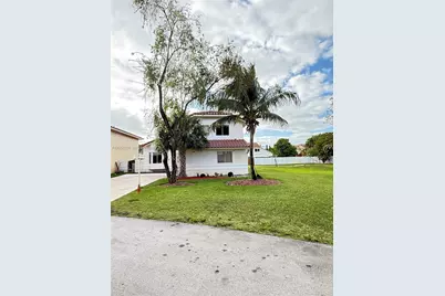 18318 NW 61st Ct, Hialeah, FL 33015 - Photo 2