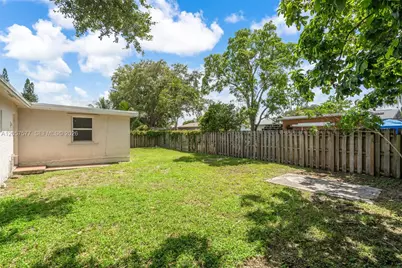 405 SW 77th Ave, North Lauderdale, FL 33068 - Photo 30