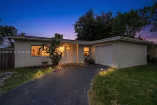 405 SW 77th Ave, North Lauderdale, FL 33068 - Photo 2