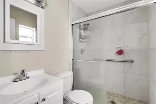 405 SW 77th Ave, North Lauderdale, FL 33068 - Photo 22