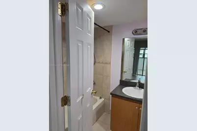 6630 Racquet Club Dr #163, Lauderhill, FL 33319 - Photo 10
