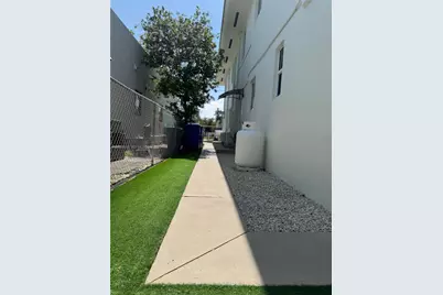 251 NW 57th Ave, Miami, FL 33126 - Photo 18