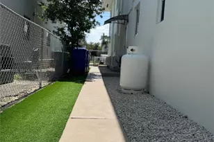 251 NW 57th Ave, Miami, FL 33126 - Photo 18