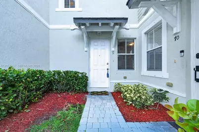 152 SE 29th Ave #9, Homestead, FL 33033 - Photo 2