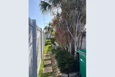 5405 NW 23rd Ter, Tamarac, FL 33309 - Photo 8