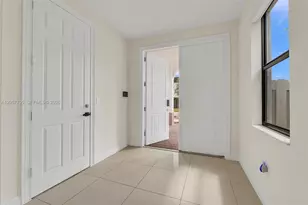 10204 NW 86th St, Doral, FL 33178 - Photo 6