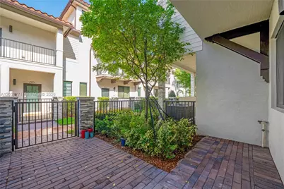 4733 NW 83rd Pkwy, Doral, FL 33166 - Photo 2