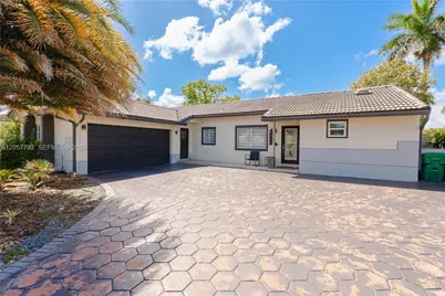 6320 NW 199th St, Hialeah, FL 33015 - Photo 2