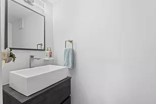501 NW 98th Ct, Miami, FL 33172 - Photo 12