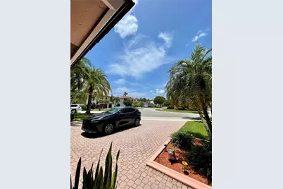 340 SW 167th Ave, Pembroke Pines, FL 33027 - Photo 4