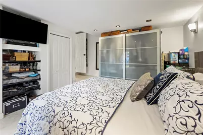 117 SW 6th St, Hallandale Beach, FL 33009 - Photo 12