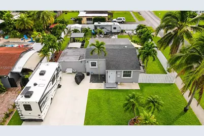 117 SW 6th St, Hallandale Beach, FL 33009 - Photo 2