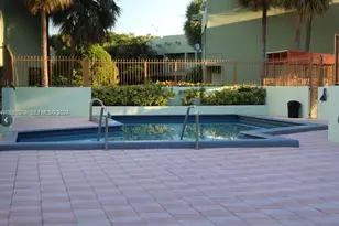 11103 NW 7th St, Miami, FL 33172 - Photo 18