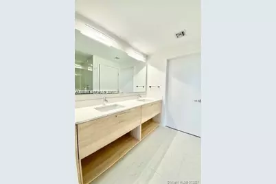 16385 Biscayne Blvd #702, North Miami Beach, FL 33160 - Photo 24