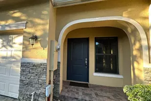 317 NE 194th Ln, Miami, FL 33179 - Photo 2
