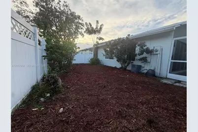 360 B N Lakewood Cir E, Margate, FL 33063 - Photo 6