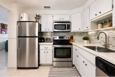 300 Bayview Dr #807, Sunny Isles Beach, FL 33160 - Photo 20