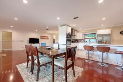 740 Ridgewood Ln, Plantation, FL 33317 - Photo 6