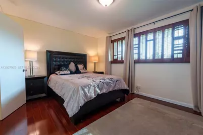 740 Ridgewood Ln, Plantation, FL 33317 - Photo 12