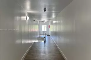 2500 NE 192 St, Miami, FL 33180 - Photo 4