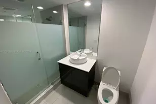 31 SE 6th St, Miami, FL 33131 - Photo 8