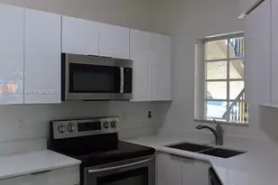 18340 NW 68th Ave, Hialeah, FL 33015 - Photo 6