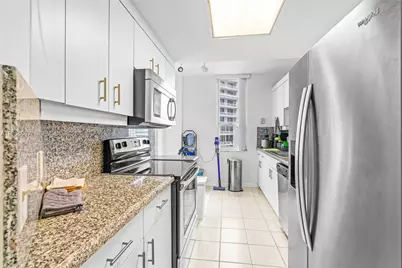 701 Brickell Key Blvd #604, Miami, FL 33131 - Photo 4