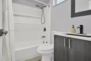9177 Fontainebleau Blvd, Miami, FL 33172 - Photo 30