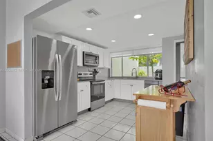 9177 Fontainebleau Blvd, Miami, FL 33172 - Photo 6