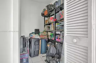 9177 Fontainebleau Blvd, Miami, FL 33172 - Photo 16