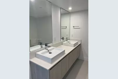 13800 Highland Dr #502, North Miami Beach, FL 33181 - Photo 8
