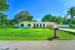 8820 SW 182nd Terrace, Palmetto Bay, FL 33157 - Photo 2