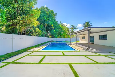 8820 SW 182nd Ter, Palmetto Bay, FL 33157 - Photo 4