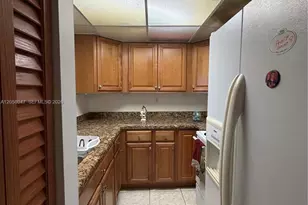 9688 Fontainebleau Blvd, Miami, FL 33172 - Photo 14