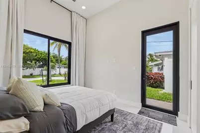 1304 SE 10th Ter, Deerfield Beach, FL 33441 - Photo 20