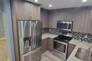 8545 NW 140th St, Miami Lakes, FL 33016 - Photo 4