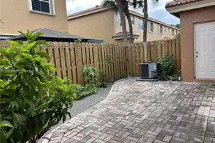 8545 NW 140th St, Miami Lakes, FL 33016 - Photo 12