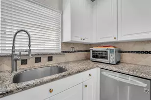 7565 NW 19th Dr, Pembroke Pines, FL 33024 - Photo 20