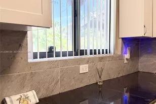 737 NE 127th St, North Miami, FL 33161 - Photo 10